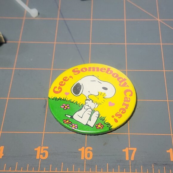 Vintage Peanuts Snoopy and Woodstock "Gee, Somebody Cares!" Pocket Mirror - Picture 4 of 5